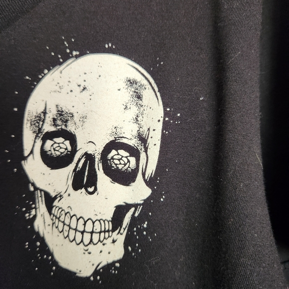 ADDICTED TO ALL THE WRONG THINGS! β οΈ π SS t-shirt. Never worn. - Picture 3 of 4